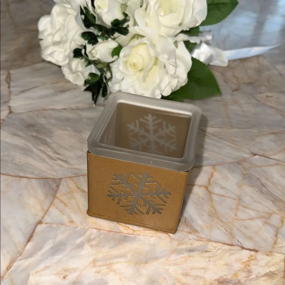 Gold Snowflake Candle Holder‎